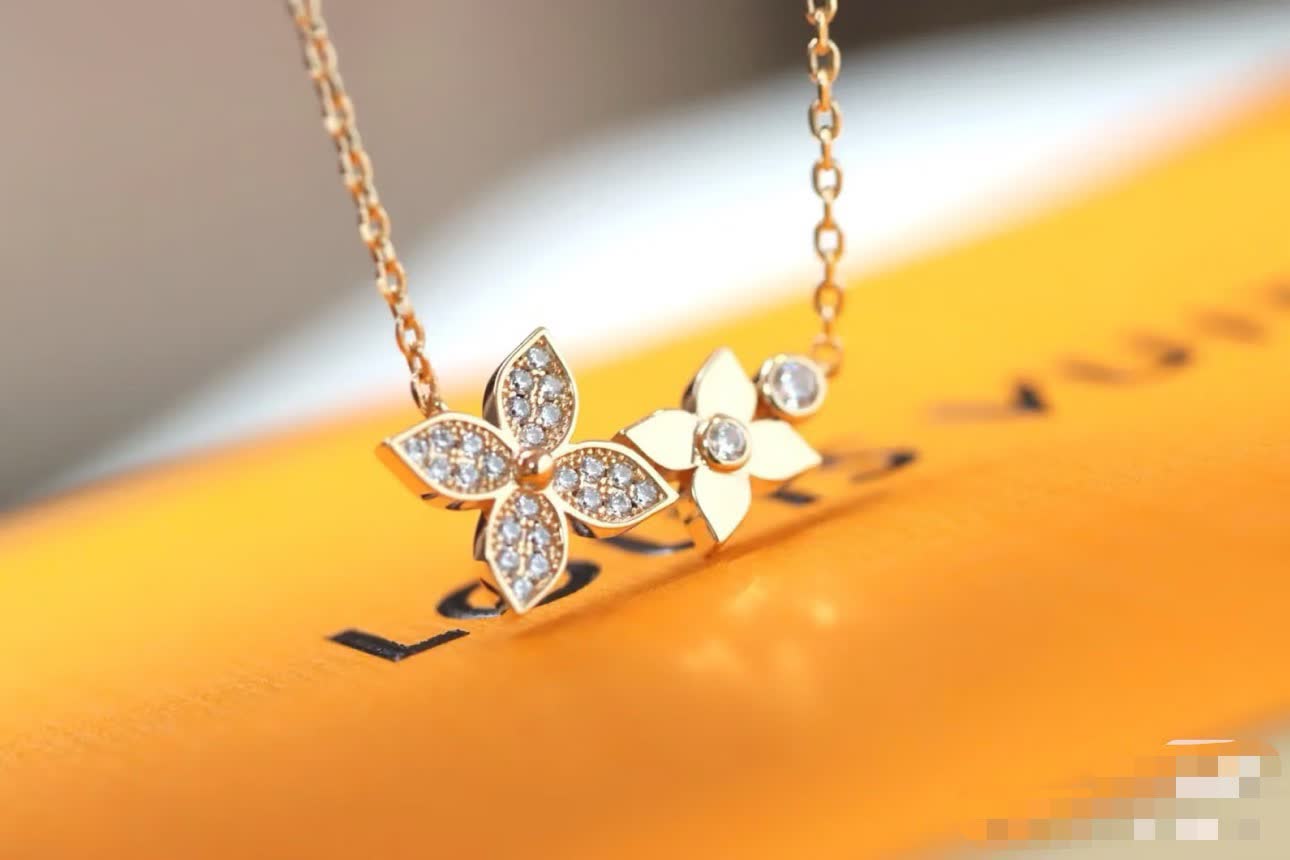Louis Vuitton Flower Diamond Necklace Louis Vuitton Flower Diamond Necklace